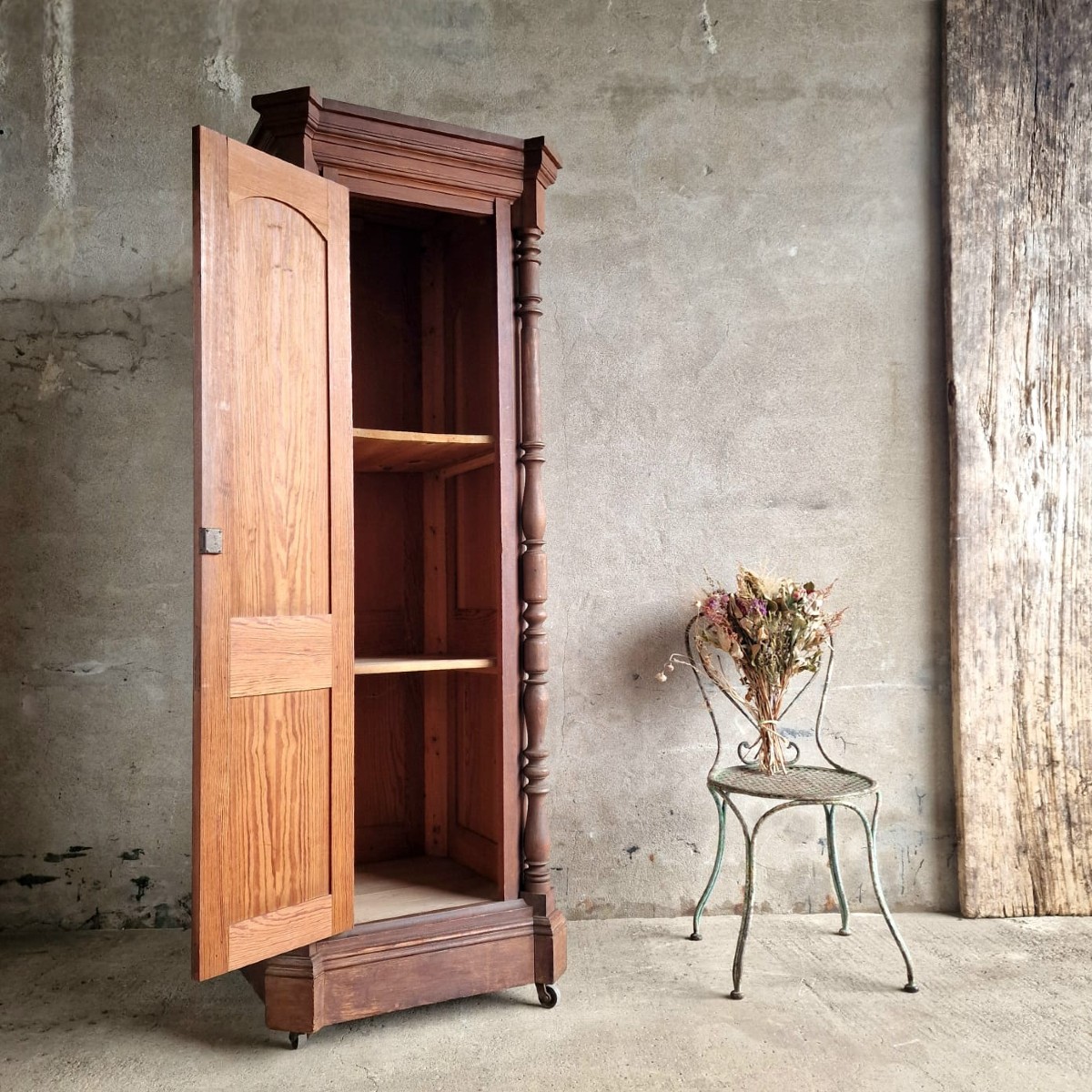 Column/cabinet-photo-1