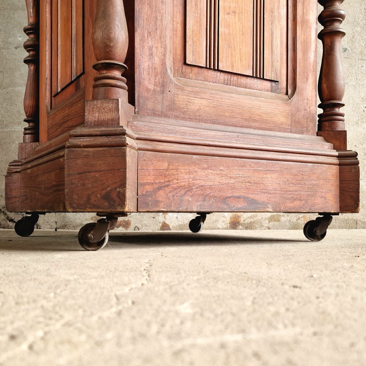 Column/cabinet-photo-4