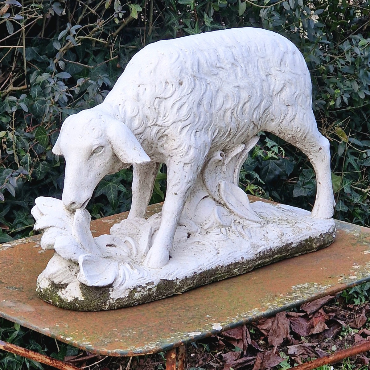 Mouton en pierre moulée