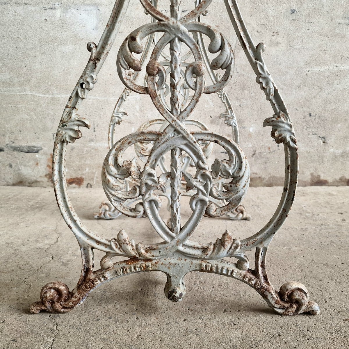 Cast iron console-photo-1