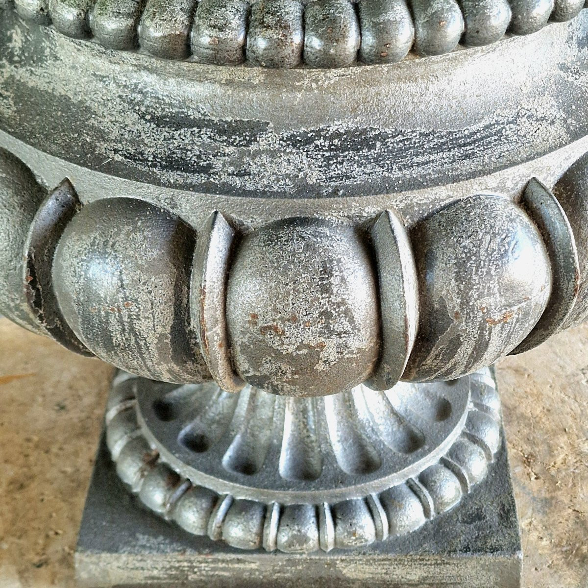 Cast Iron Basin With Ram's Heads-photo-7