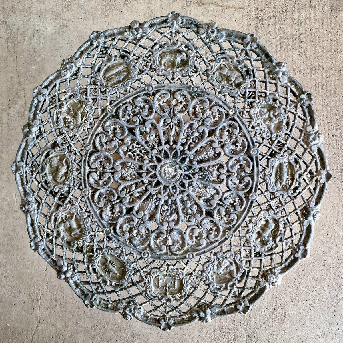 Pair Of Zodiac Tables In Cast Alloy-photo-3