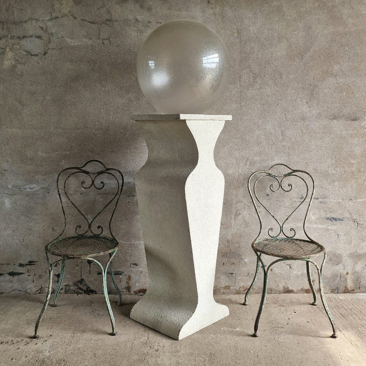 Socle forme d'amphore