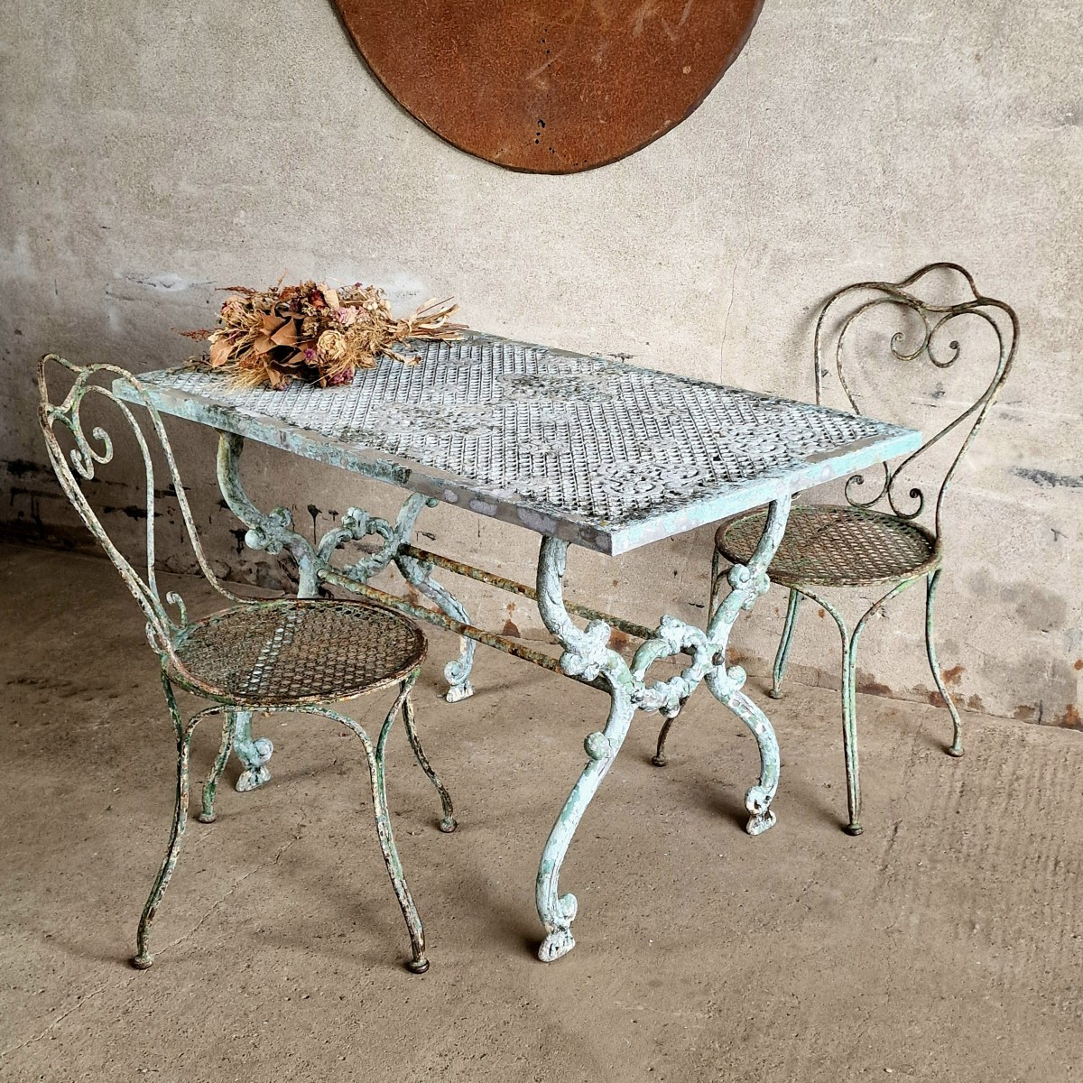 Table de jardin peinte