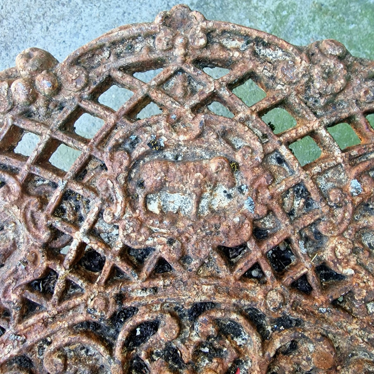 Cast Iron Zodiac Table-photo-1