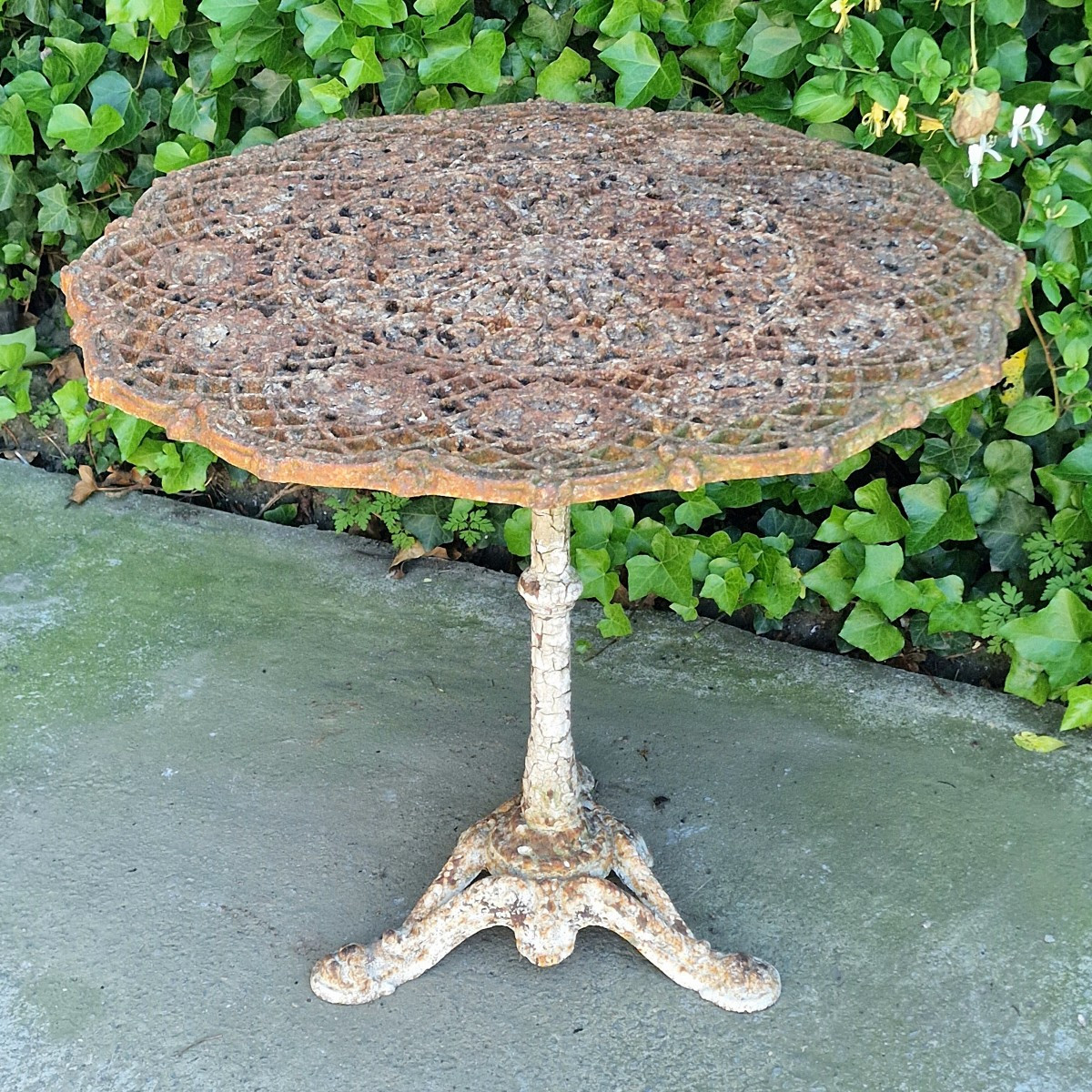 Cast Iron Zodiac Table-photo-2