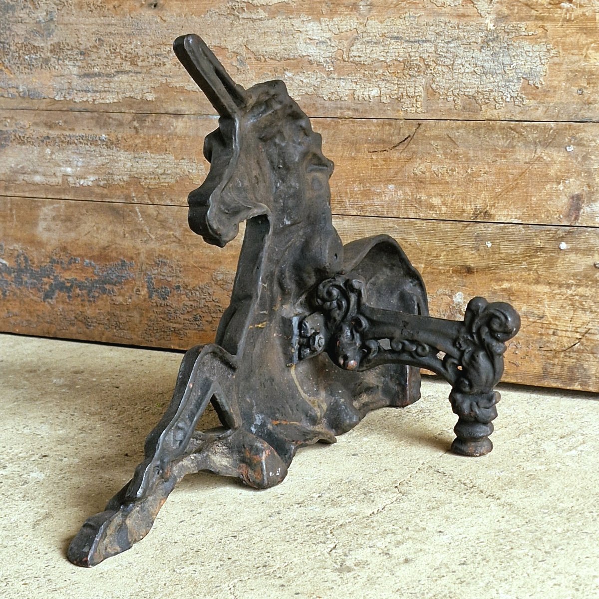 Grattoir à bottes licorne du XIXe siècle-photo-2