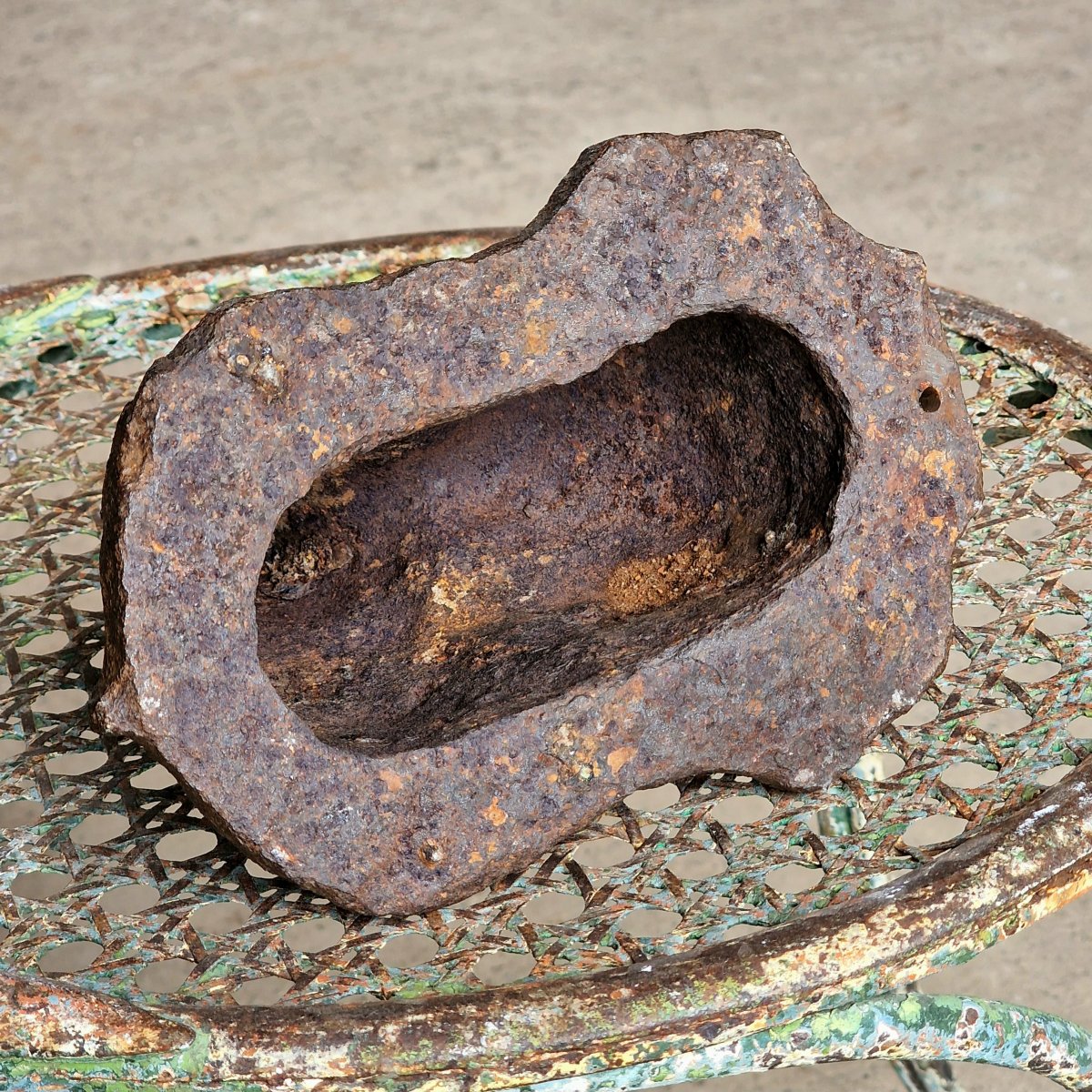 Small Cast Iron Pig's Head-photo-4