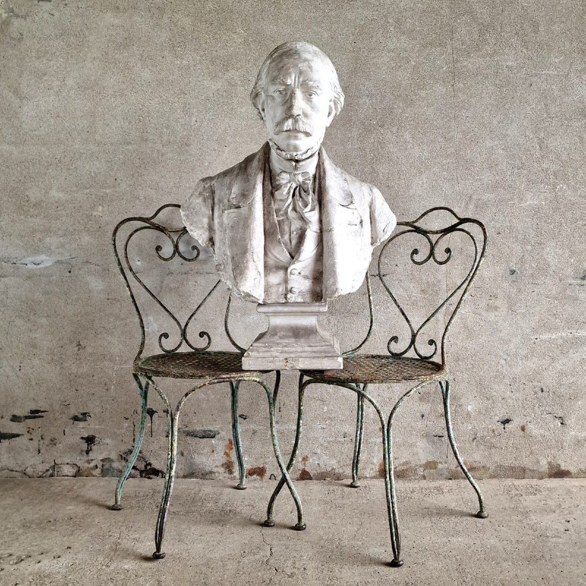 Grand buste en plâtre