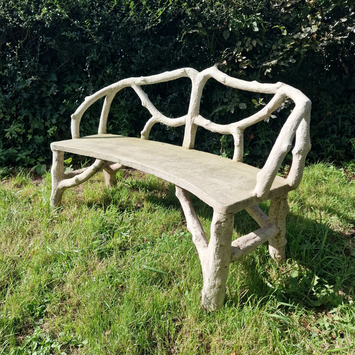 Banc de jardin incurvé en faux bois