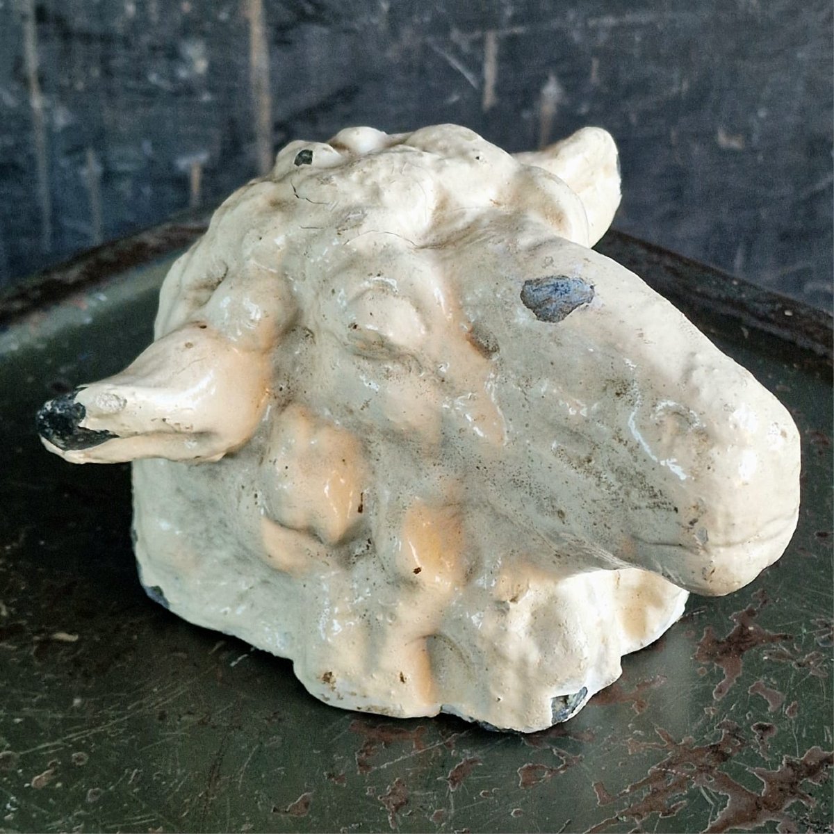 Tête de mouton en fonte
