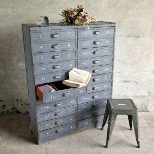 Commode en métal