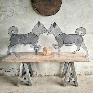 2 chiens en métal