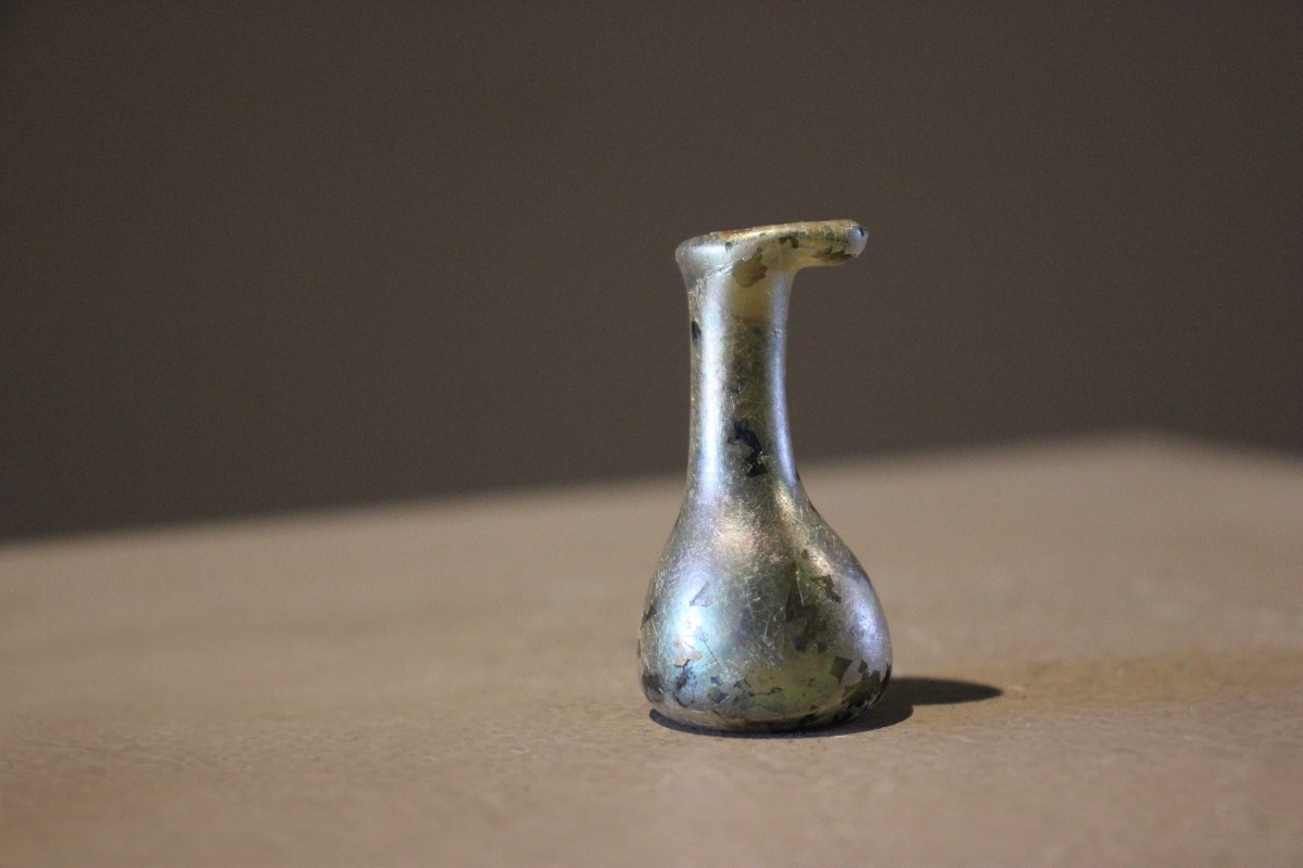 petite fiole en verre médiévale-photo-2