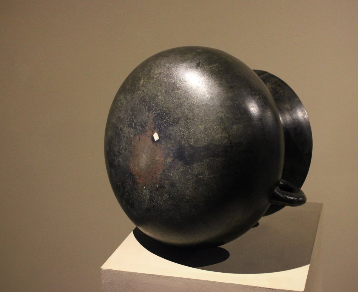 Large 17th-century Bronze Pot-photo-2