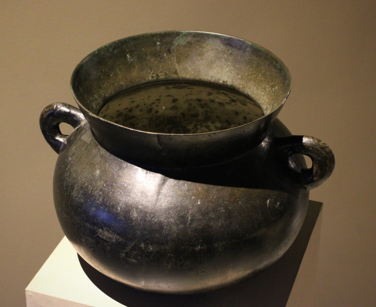 Large 17th-century Bronze Pot-photo-4