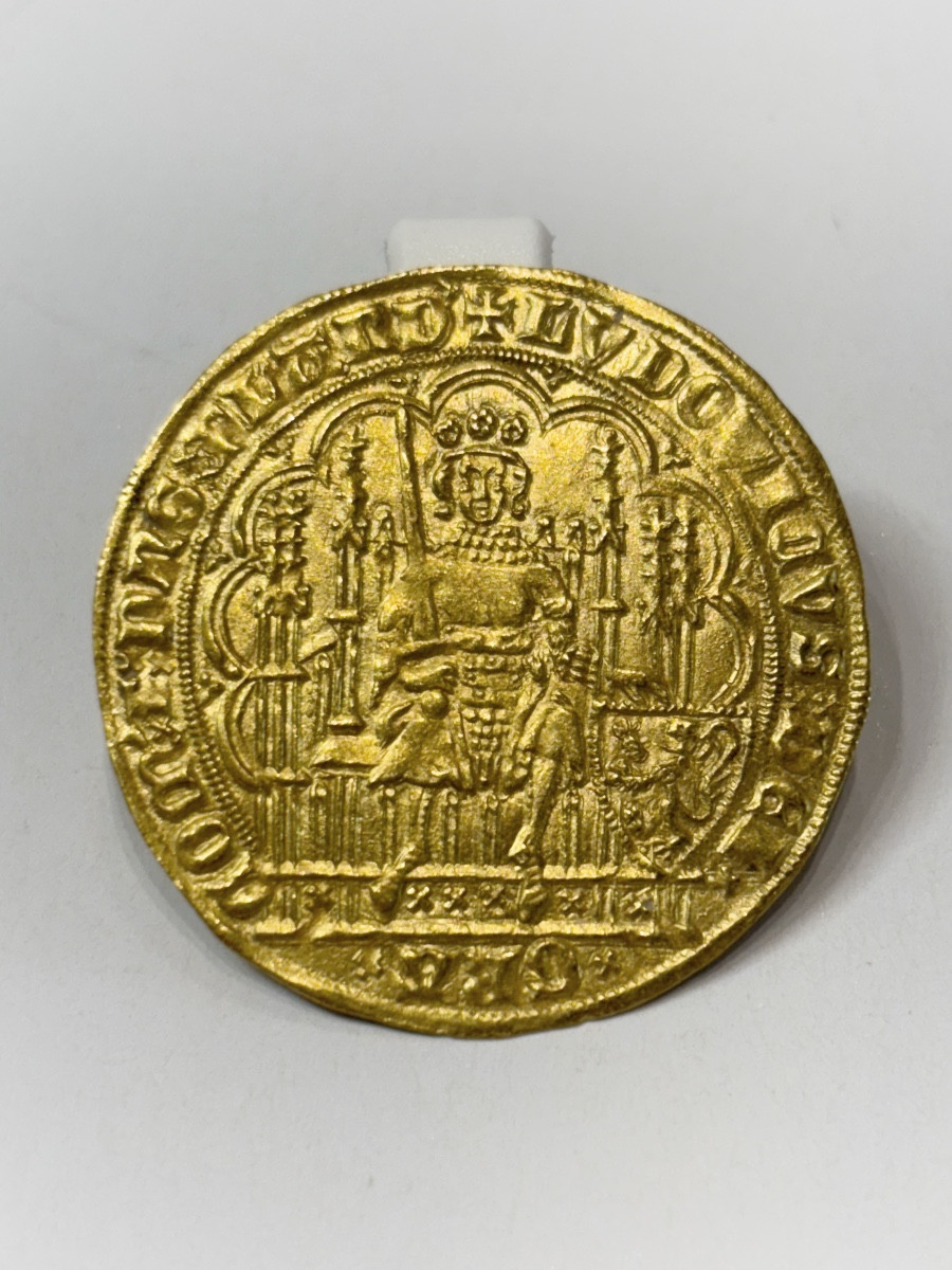 Chaise d’or au lion Louis de Mâle