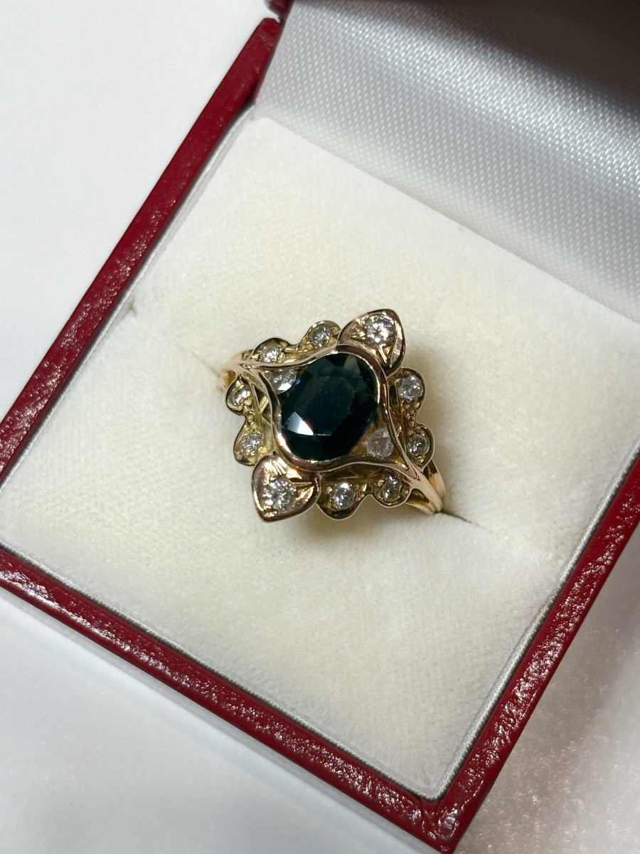 Eye Or Almond Ring In Gold With Diamonds And Sapphire