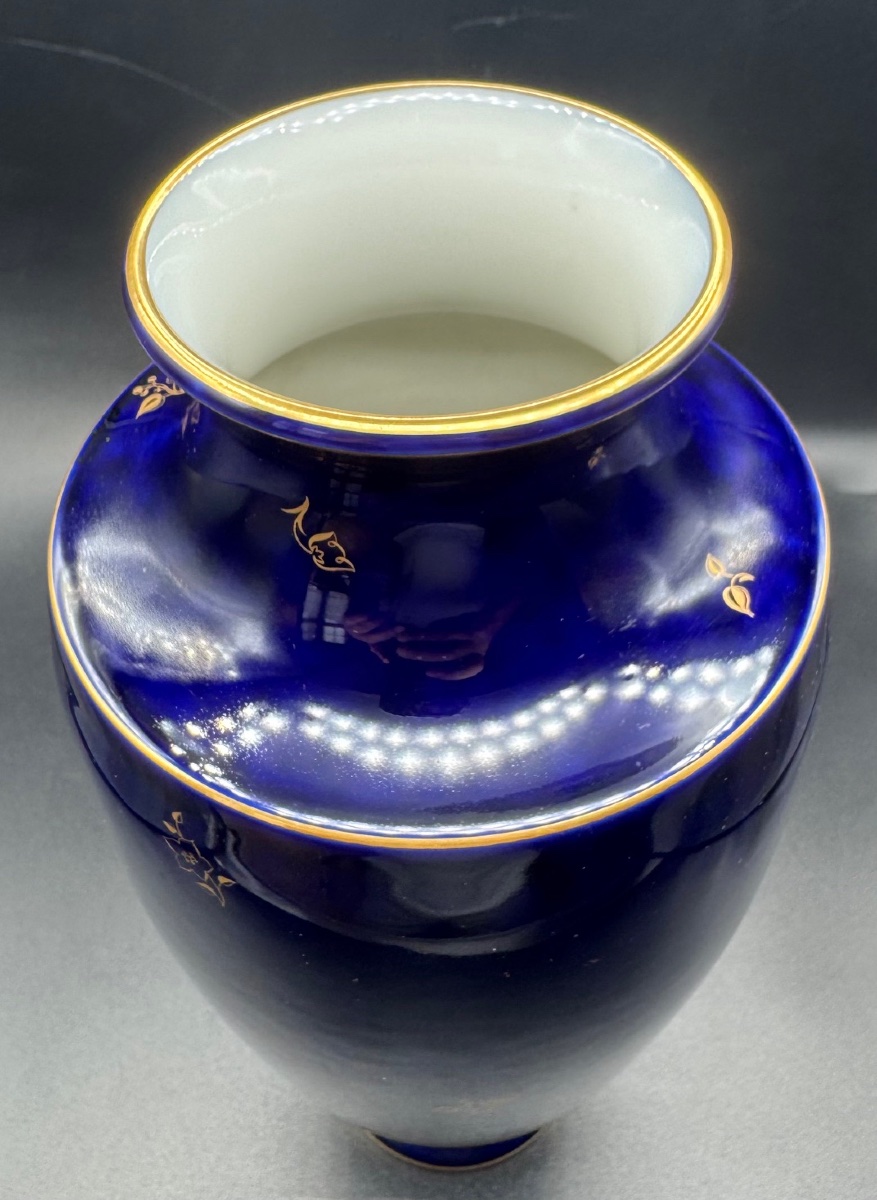 SÈVRES - Vase en porcelaine émaillée bleu et doré-photo-3