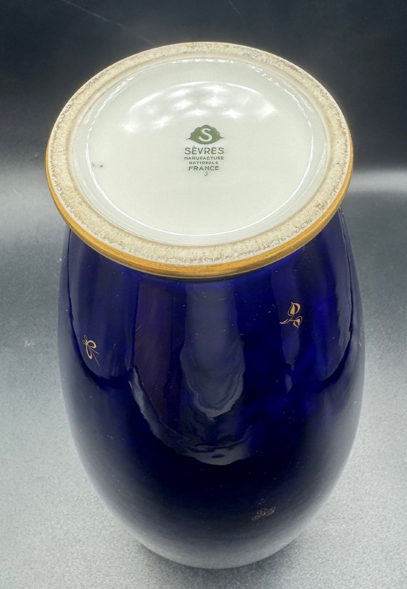 SÈVRES - Vase en porcelaine émaillée bleu et doré-photo-4