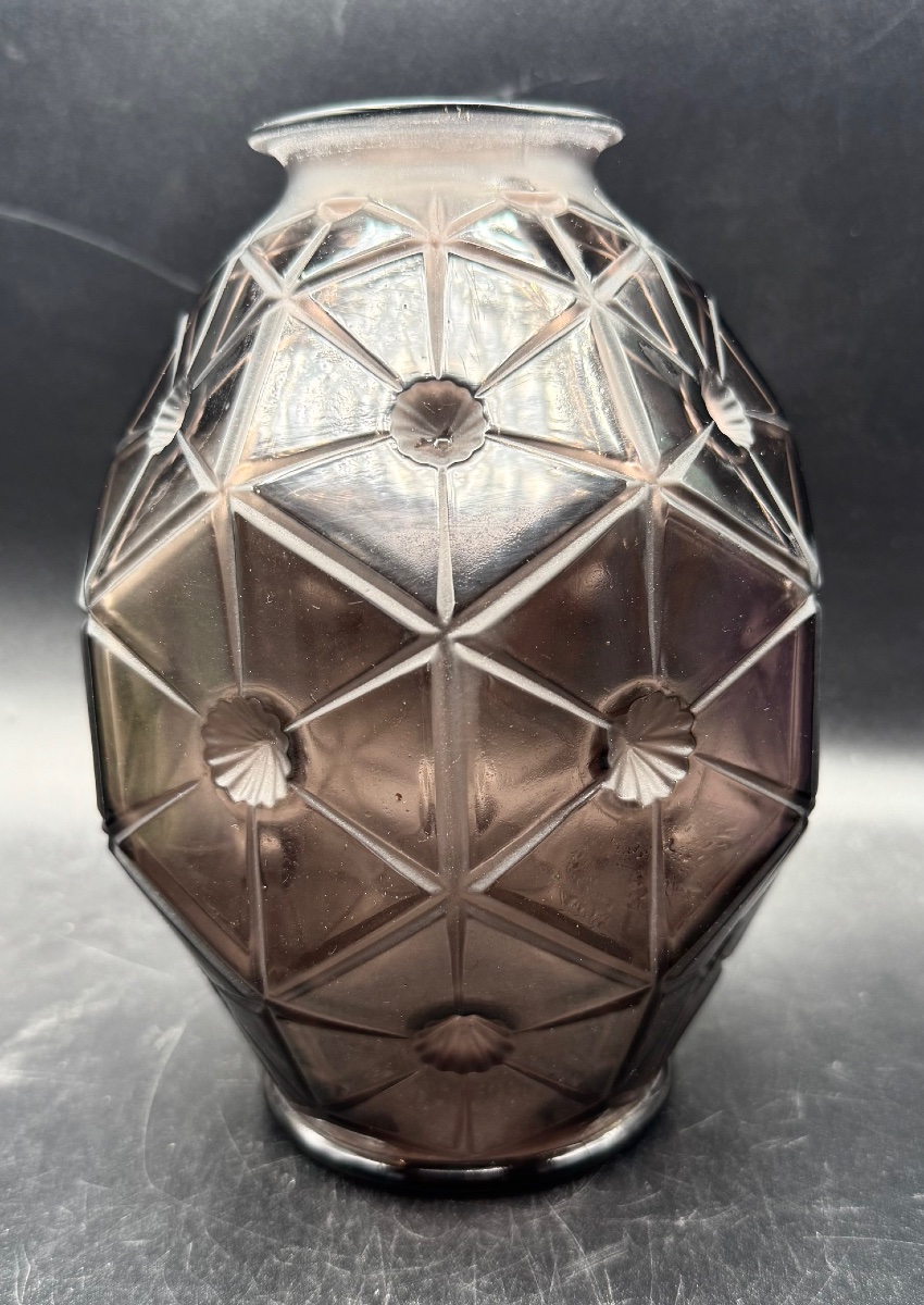 Henri DIEUPART - Vase Art déco en verre moulé pressé