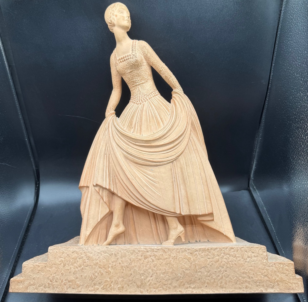 D.h.chiparus - Elegant Young Woman In Terracotta - Reveyrolis - Art Deco Period-photo-2