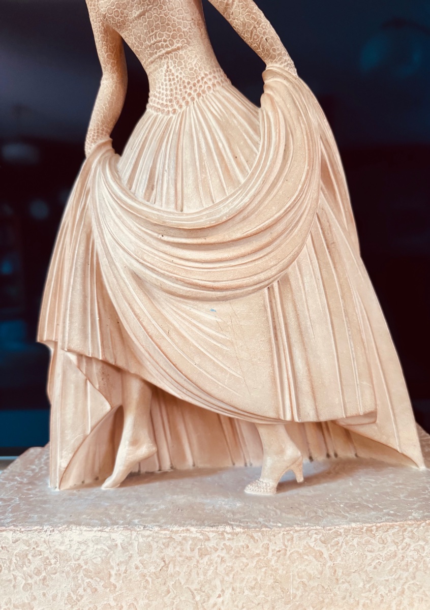 D.h.chiparus - Elegant Young Woman In Terracotta - Reveyrolis - Art Deco Period-photo-1