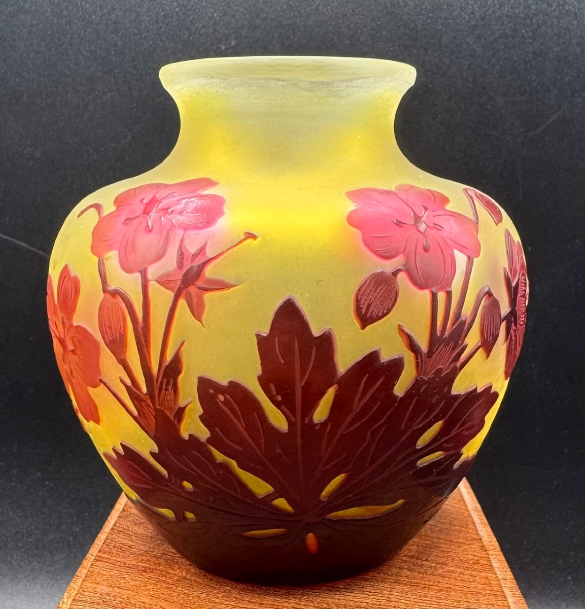 Émile Gallé Nancy - Vase à décor de pensées dégagées à l'acide - époque Art Nouveau