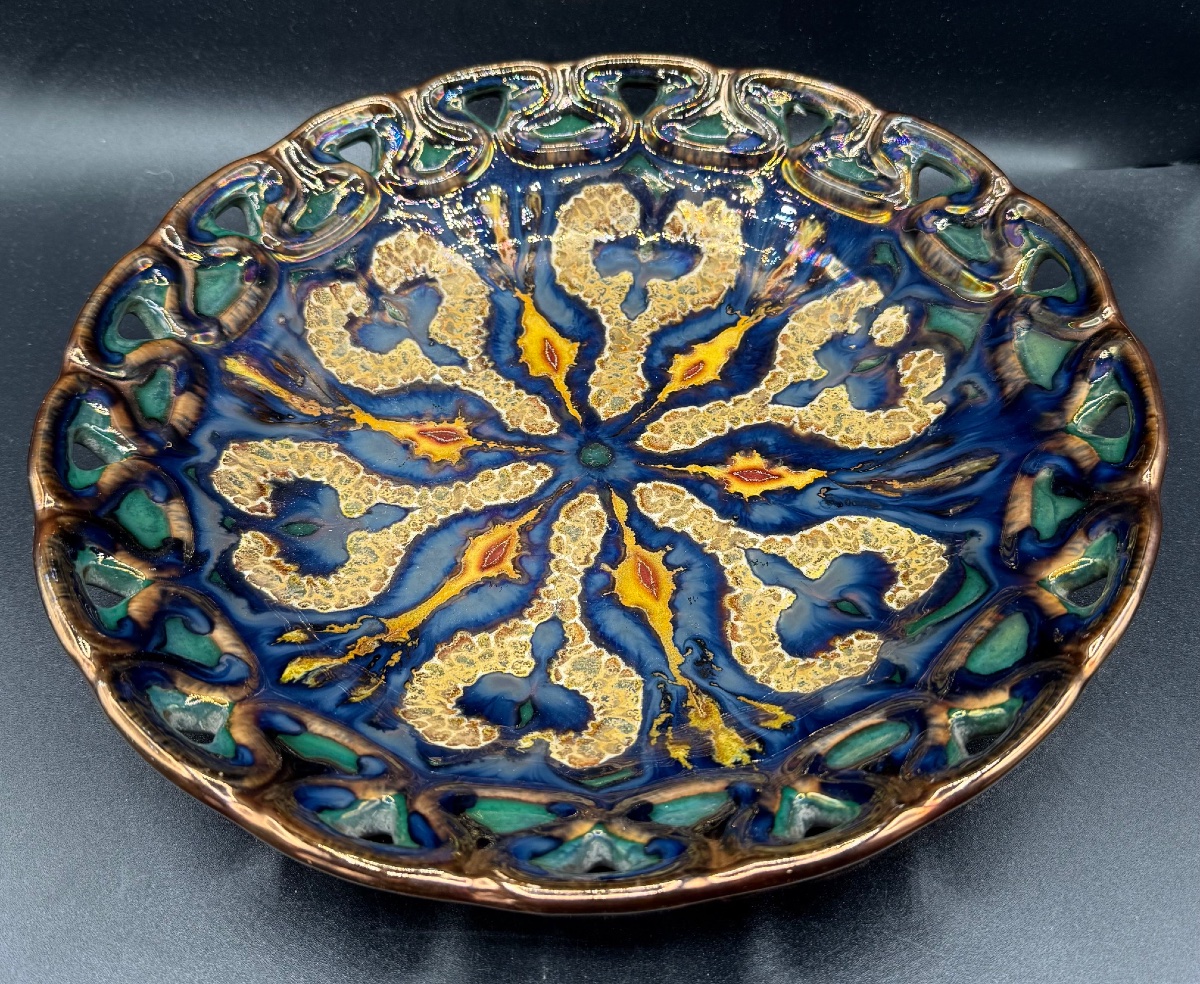 Gouda Plazuid Holland - Openwork, Glazed Ceramic Dish - Unique Métalique-photo-2