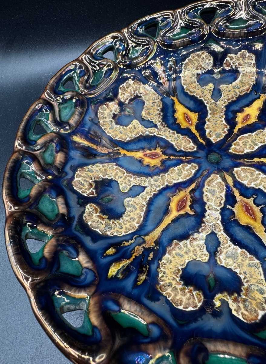 Gouda Plazuid Holland - Openwork, Glazed Ceramic Dish - Unique Métalique-photo-3