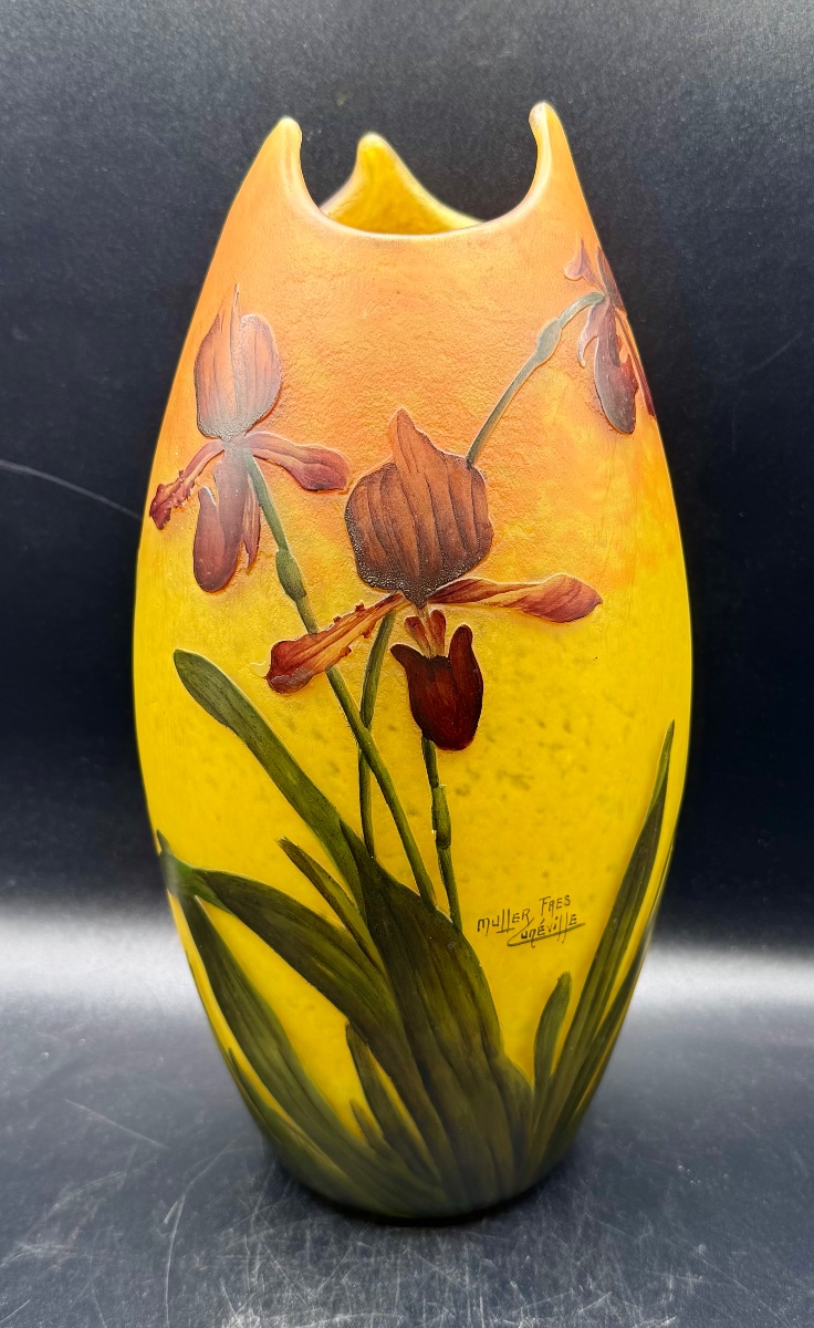 MULLER FRÈRES LUNEVILLE - Vase d'époque Art Nouveau à décor d'iris