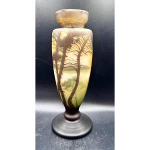 Muller Frères - Vase With A Lake Landscape Design