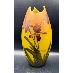 MULLER FRÈRES LUNEVILLE - Vase d'époque Art Nouveau à décor d'iris