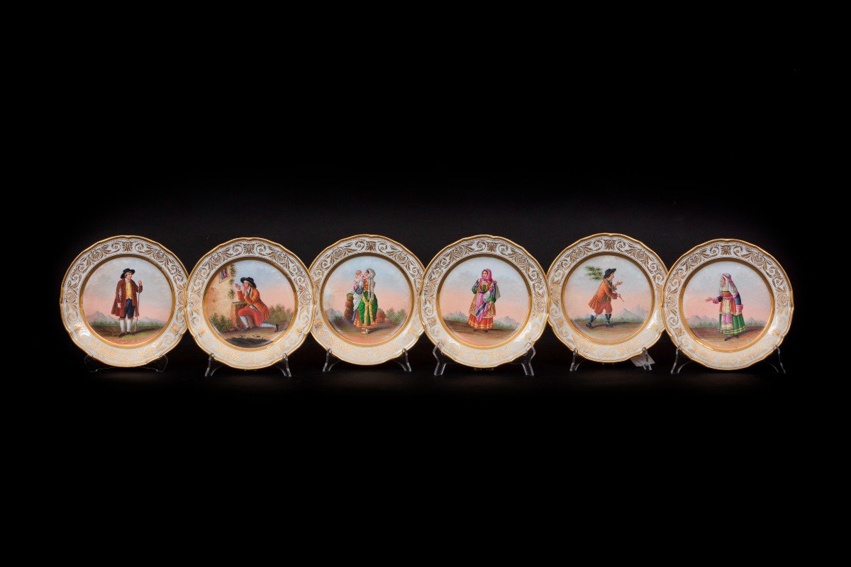 Important 94 Pieces Porcelain Service With "the Vestiture Of The Kingdom Of Naples". 1820 Ca.-photo-2