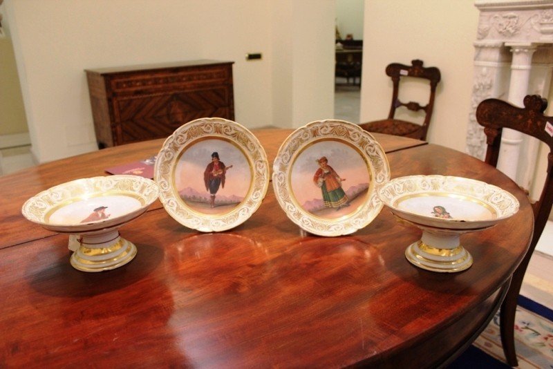 Important 94 Pieces Porcelain Service With "the Vestiture Of The Kingdom Of Naples". 1820 Ca.-photo-7