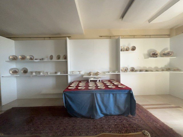 Important 94 Pieces Porcelain Service With "the Vestiture Of The Kingdom Of Naples". 1820 Ca.-photo-1