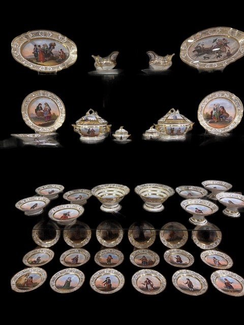 Important 94 Pieces Porcelain Service With "the Vestiture Of The Kingdom Of Naples". 1820 Ca.