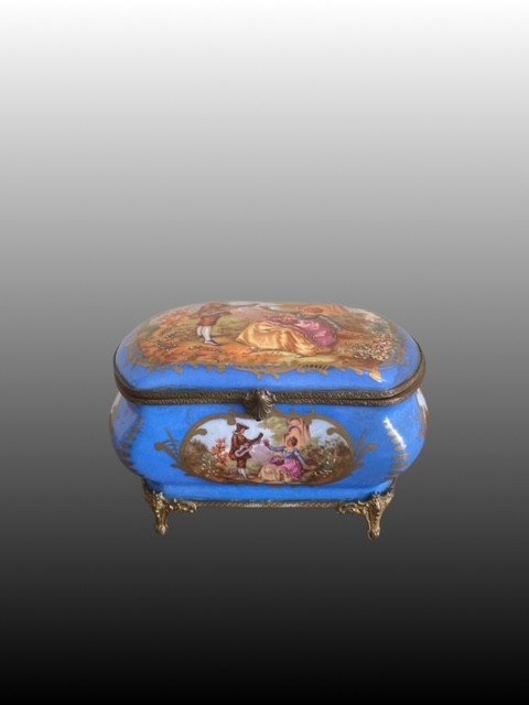 Decorated Porcelain Jewelry Box-photo-4