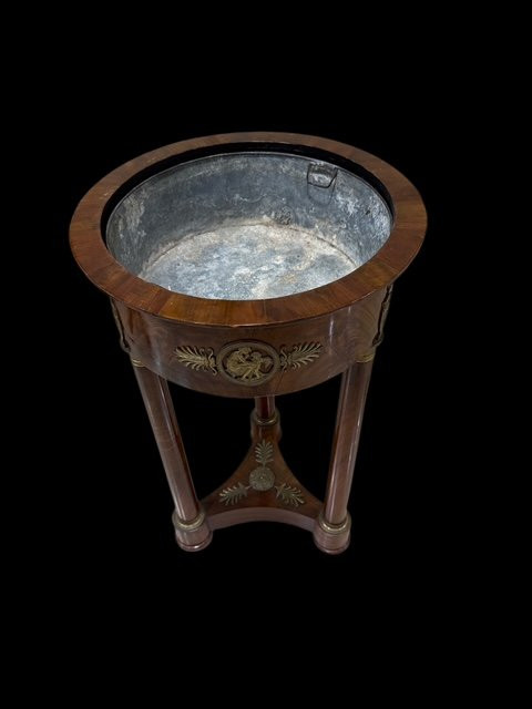 Empire Flower Stand -photo-1