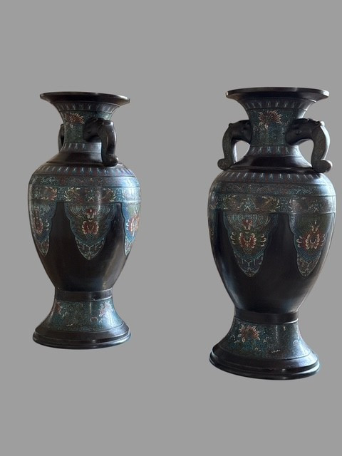 Paire de vases émaillés