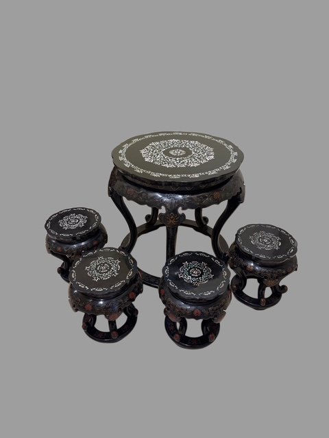 Table avec tabourets oriental