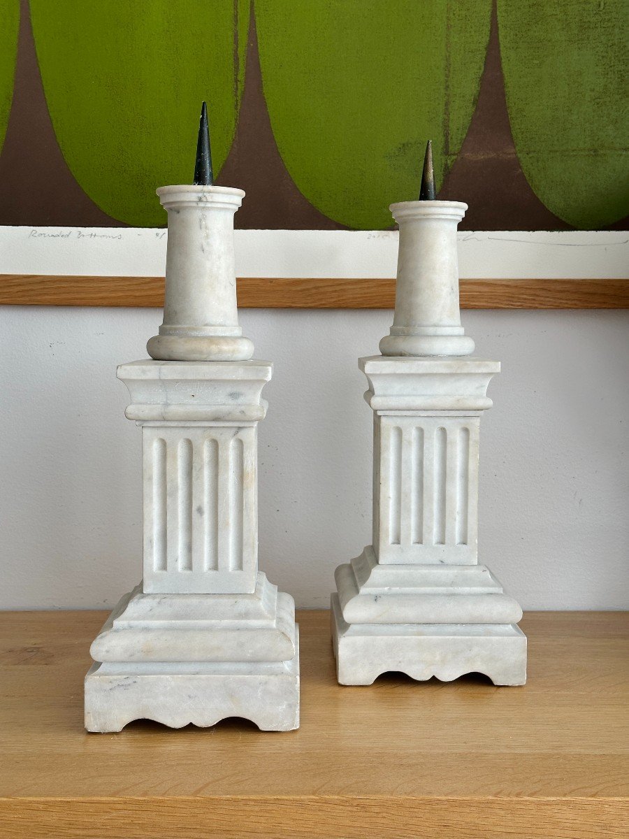 Pair Of Candlesticks On Fluted Base - White Marble-photo-2