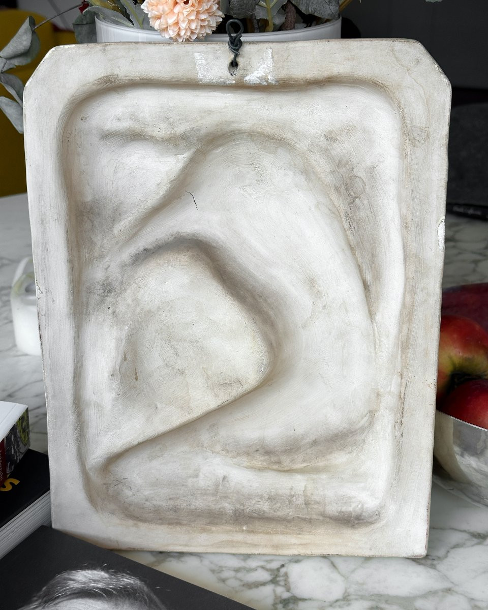 Femme nue accroupie - Relief en céramique à émail beige - Émile Fernand-Dubois-photo-3