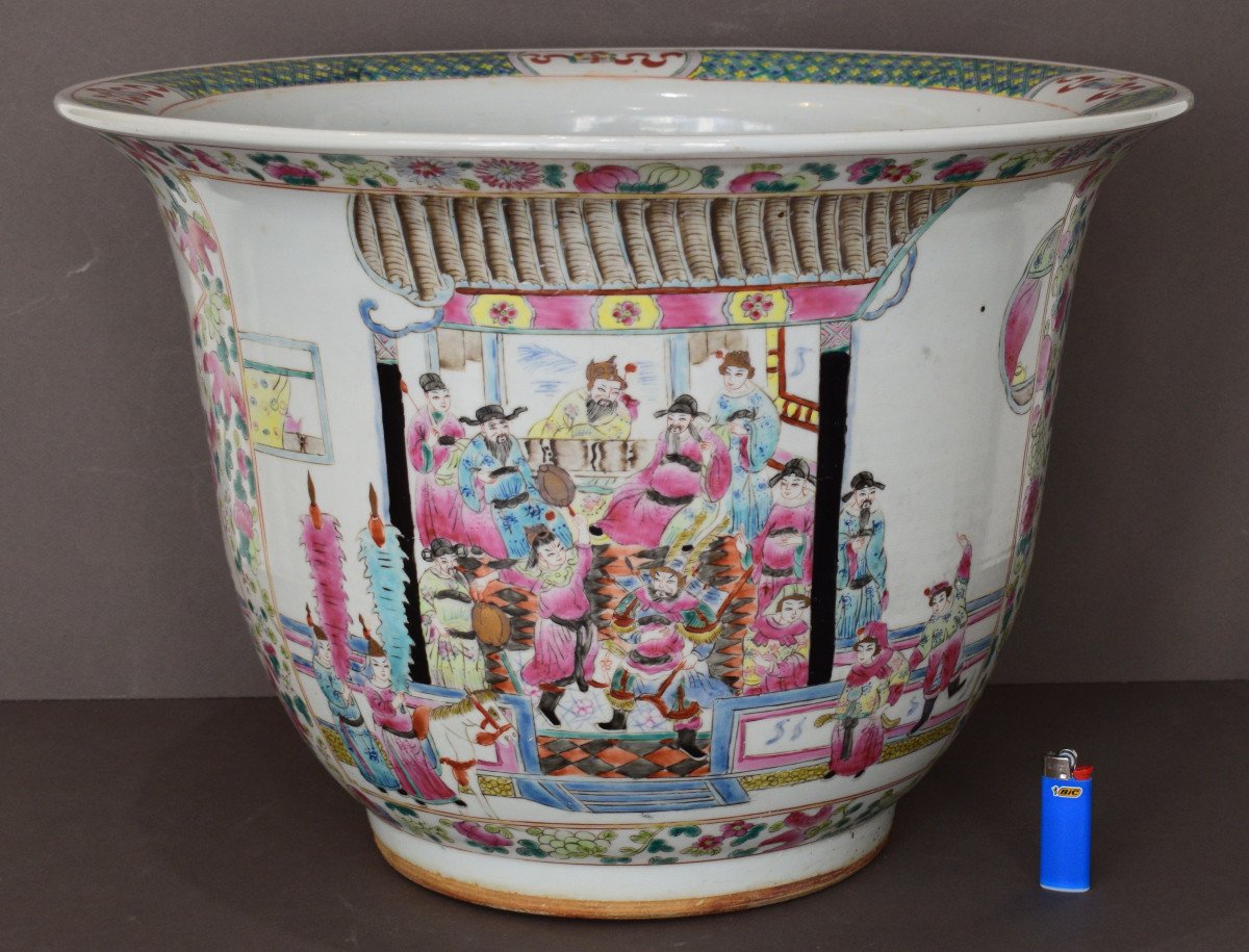 Large Chinese Porcelain Cache Pot-photo-1