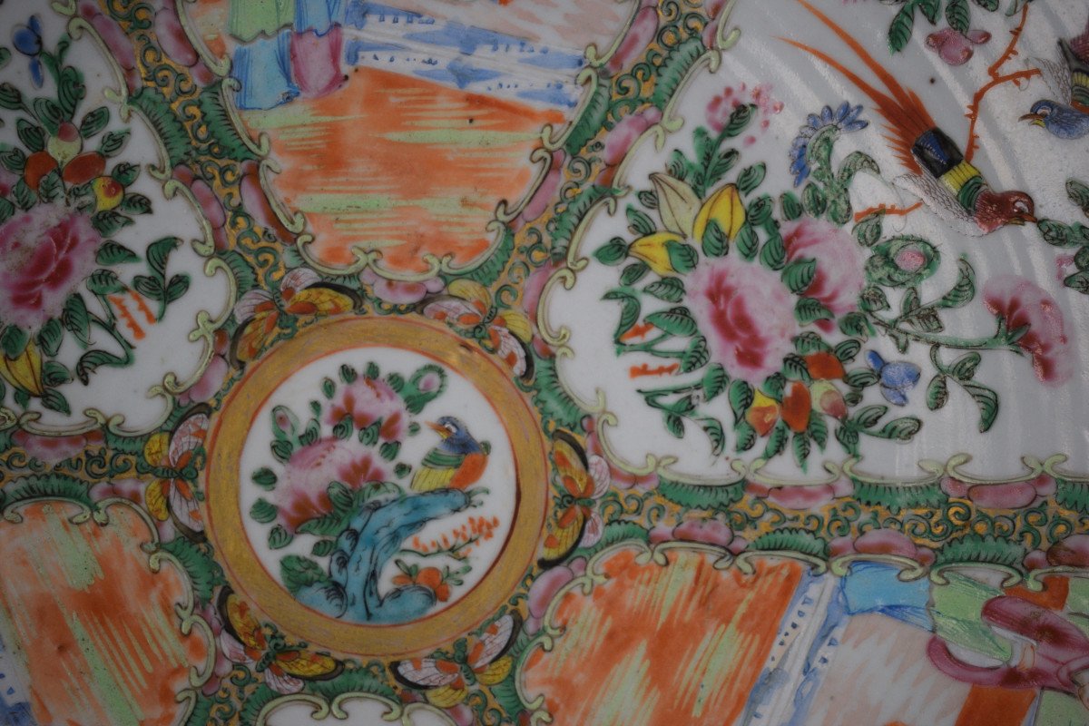 Chine Grand Plat En Porcelaine Aux Emaux De La Famille Rose-photo-2