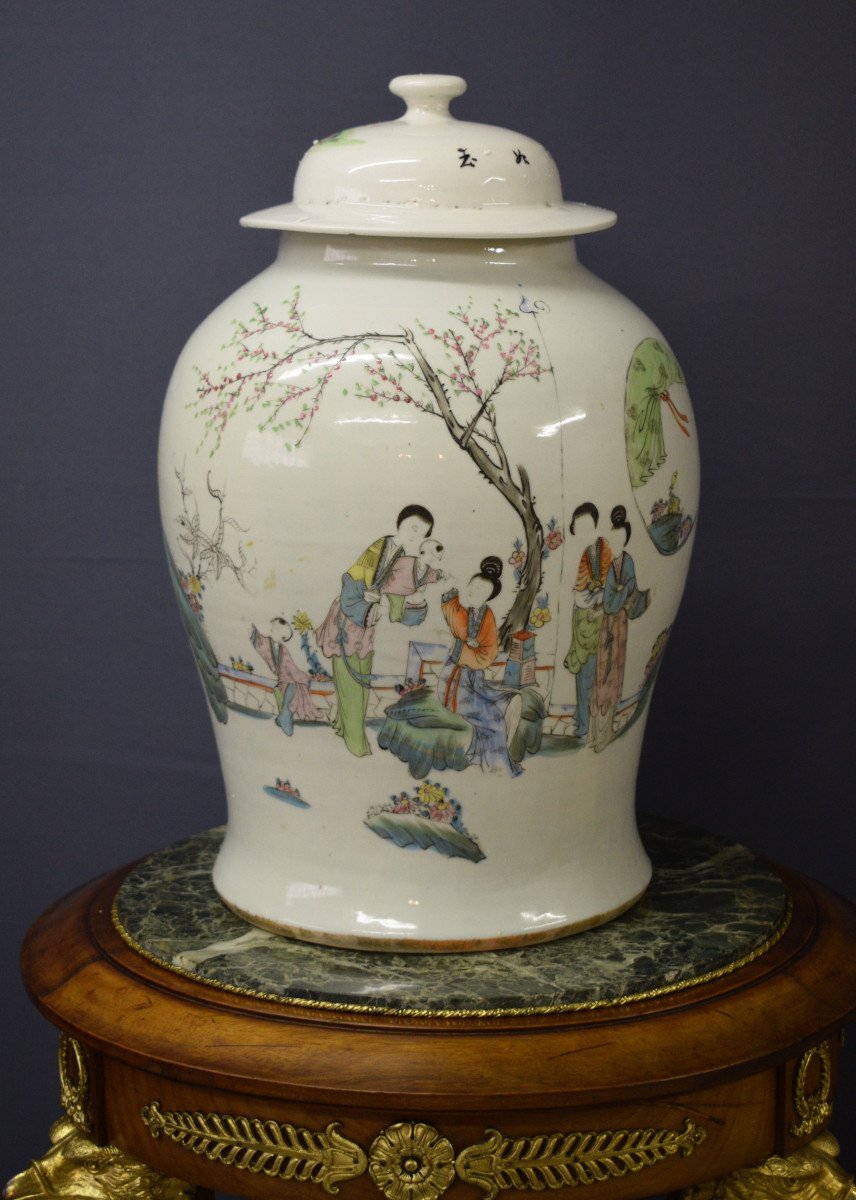  Chine: Potiche Couverte En Porcelaine Polychrome Aux Emaux De La Famille Rose -photo-1