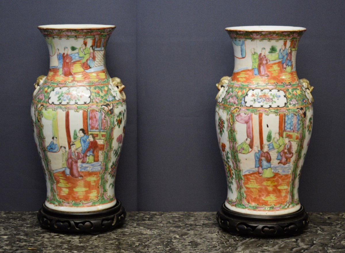 Paire De Vases En Porcelaine De Canton 