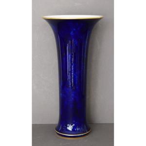 Vase De Forme Cornet En Porcelaine De Sevres