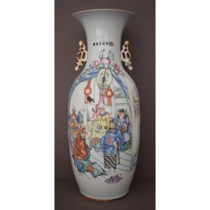 Grand Vase En Porcelaine De Chine Polychrome