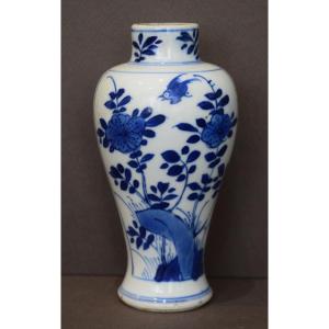 Chine Petit Vase En Porcelaine Bleu Blanc XVIII Eme Siècle